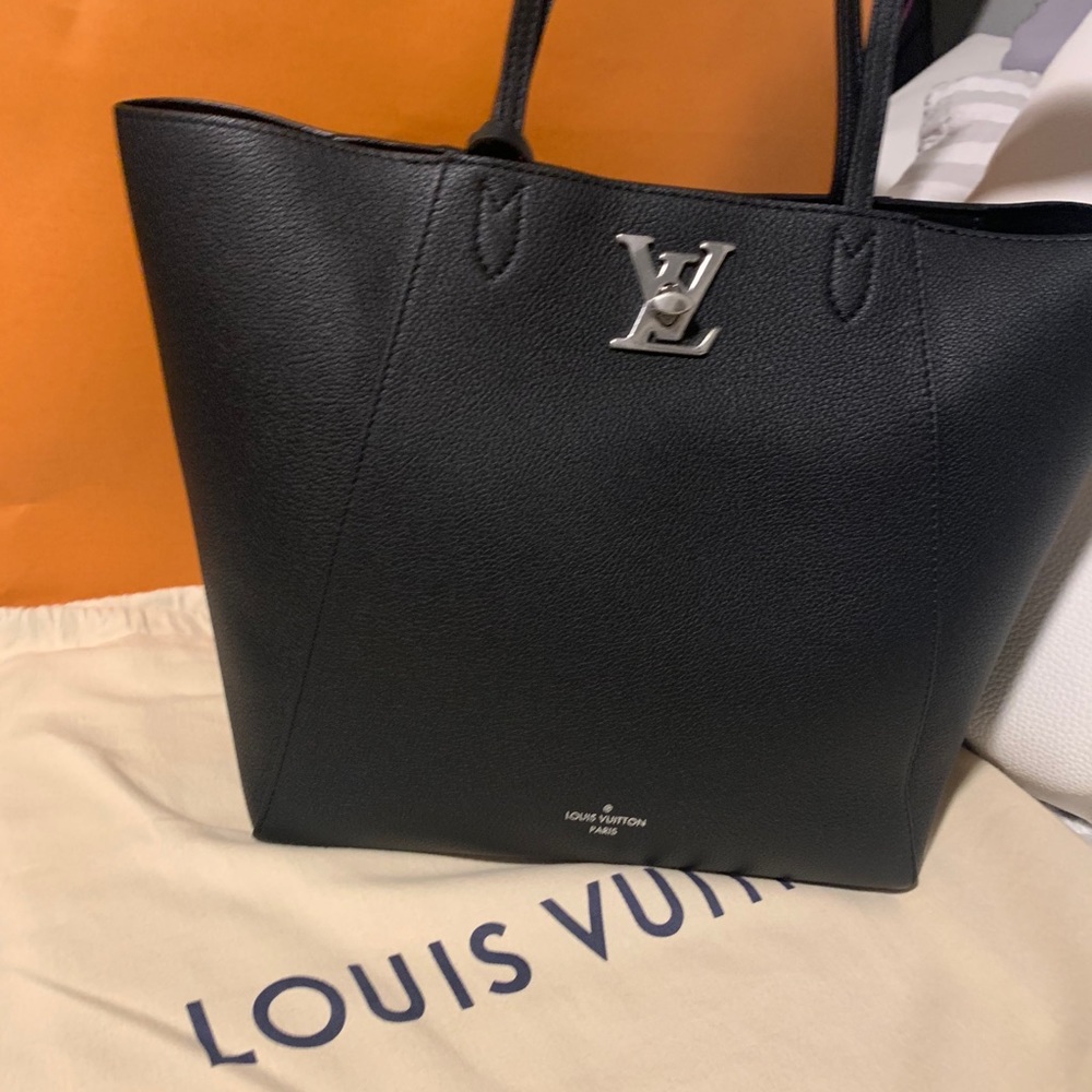 Louis Vuitton Lockme Cabas Tote Bag Noir